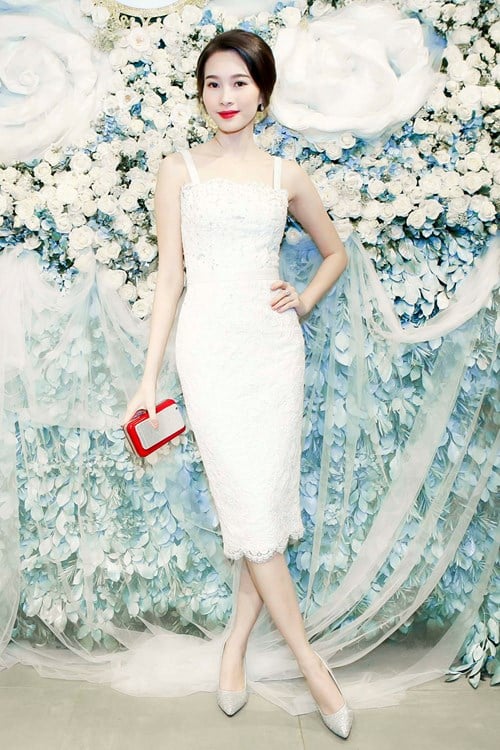 Váy đầm trắng công chúa ren cổ tay ngắn dự tiệc sinh nhật thời trang nữ  thiết kế làm quà tặng siêu xinh - Chân váy | ThờiTrangNữ.vn