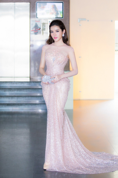 Top 10 mỹ nhân Việt mặc đẹp, gợi cảm nhất tuần qua