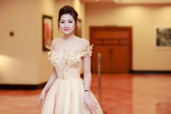 Hoa hậu Phạm Hương, Ngọc Hân mặc đẹp quyến rũ nhất tuần qua