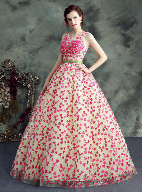 Choáng ngợp với những mẫu váy cưới công chúa 2016 siêu quyến rũ