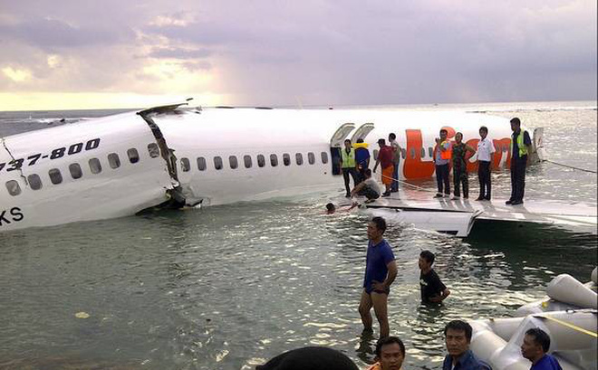 Hình ảnh một vụ tai nạn mà máy bay của hãng hàng không giá rẻ Lion Air từng gặp phải (Ảnh: AP)