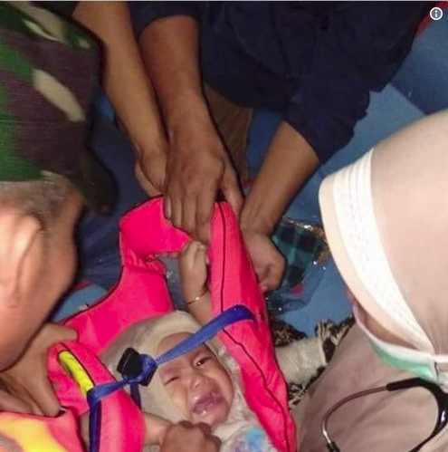 Bức ảnh em bé được cho là nạn nhân duy nhất còn sống sót sau tai nạn này.