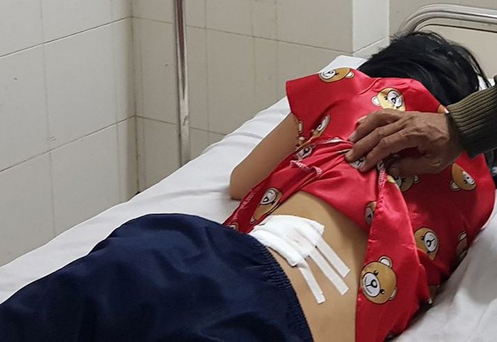 Chị Trần Thị Kim Thoa đang được điều trị trong bệnh viện.