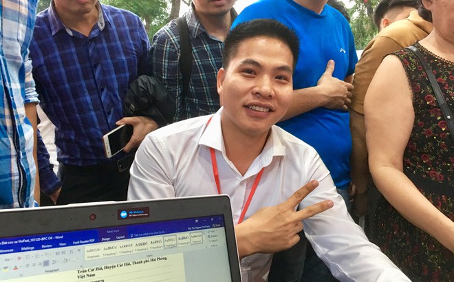Anh Nguyễn Tuấn Anh, khách hàng đầu tiên sở hữu xe VinFast tại Hà Nội.