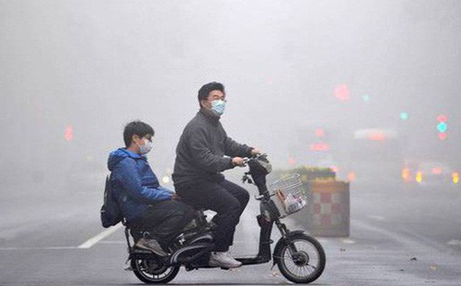 Khói bụi mù mịt khiến đôi vợ chồng bị lạc 9 tiếng khi đi chợ.