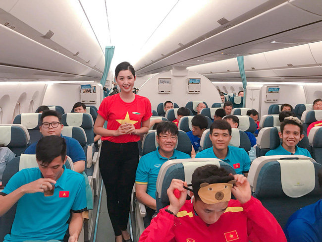 Nữ tiếp viên hàng không xinh đẹp - Phạm Ngọc Linh.