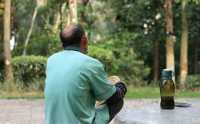 Ông Lao Zhang (65 tuổi) cảm thấy vô cùng cô đơn và buồn chán sau khi người vợ của mình qua đời. (Ảnh minh họa)
