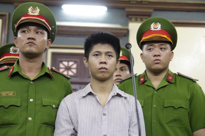 Nguyễn Hữu Tình trong phiên tòa xét xử.
