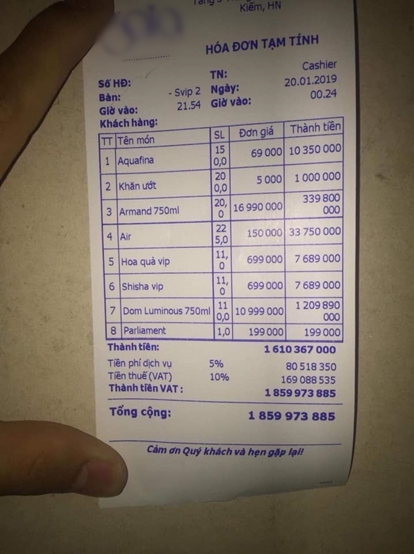 Tờ hóa đơn khiến mọi người xôn xao.