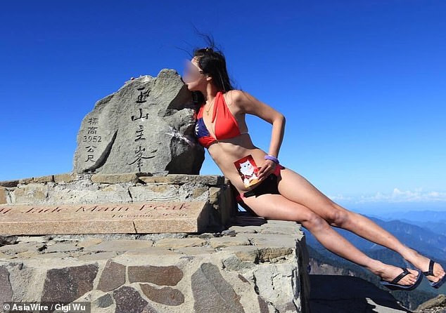 Cô Gigu Wu nổi tiếng trên mạng xã hội với các bức ảnh mặc bikini và leo núi.