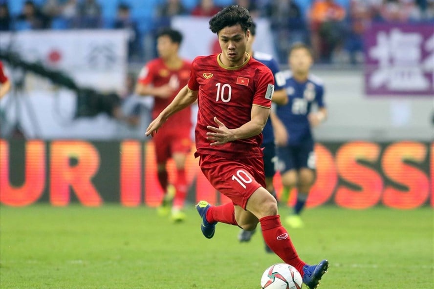 Tinh thần thi đấu của đội tuyển Việt Nam khiến cổ động viên và truyền thông Châu Á nể phục. Ảnh: Hữu Phạm