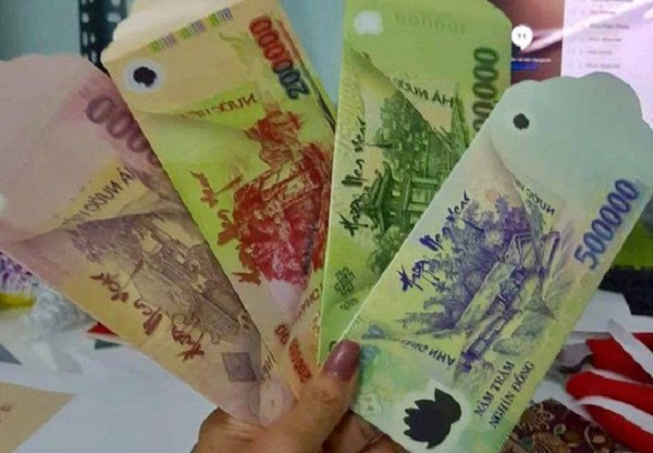 Những bao lì xì in hình tờ tiền Việt Nam tràn lan trên mạng xã hội.