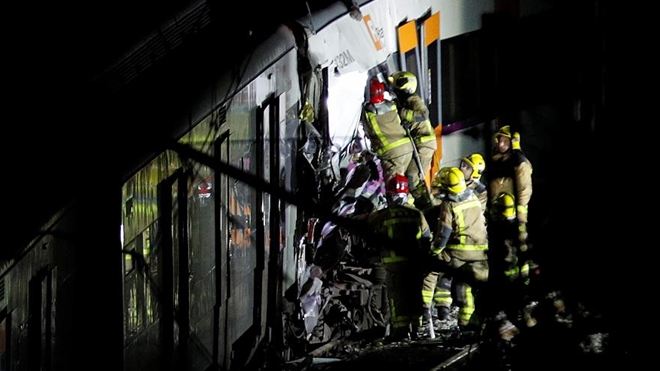 Hai tàu hỏa đâm nhau trực diện, 100 người bị thương. Ảnh: Reuters