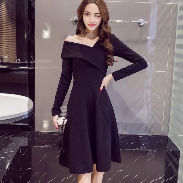 Điểm danh những mẫu đầm đen sang trọng cho các quý cô  Việt Phong