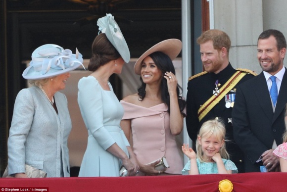 Hai nàng dâu của Hoàng gia Anh trở thành tâm điểm mọi ánh nhìn không chỉ bởi nhan sắc ngọt ngào mà còn ở gu thời trang vô cùng quý phái tại lễ mừng sinh nhật nữ hoàng gần đây