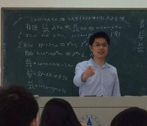 Chân dung thầy giáo Triệu trẻ tuổi bị ngưng tim khi đang giảng dạy