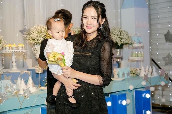  Tháng 11/2016, Phan Như Thảo đã hạ sinh con gái đầu lòng cho đại gia Đức An, đặt tên ở nhà là Bồ Câu.