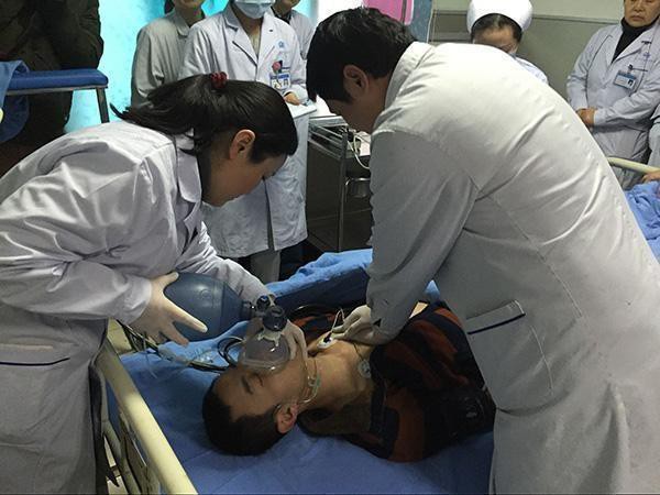 Sau khi chẩn đoán thêm, bác sĩ kết luận Tiểu Thiên bị bệnh nhiễm trùng đường tiểu ở giai đoạn cuối.