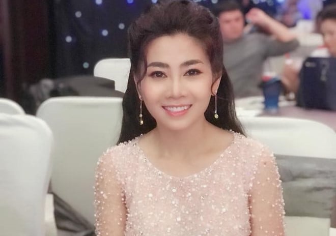 Mai Phương sinh năm 1985, là diễn viên quen thuộc của màn ảnh Việt. Cô còn đảm nhận vai trò MC, ca sĩ. Mai Phương bị hiện tượng ho kéo dài và đau người trước khi phát hiện mắc bệnh ung thư phổi.    