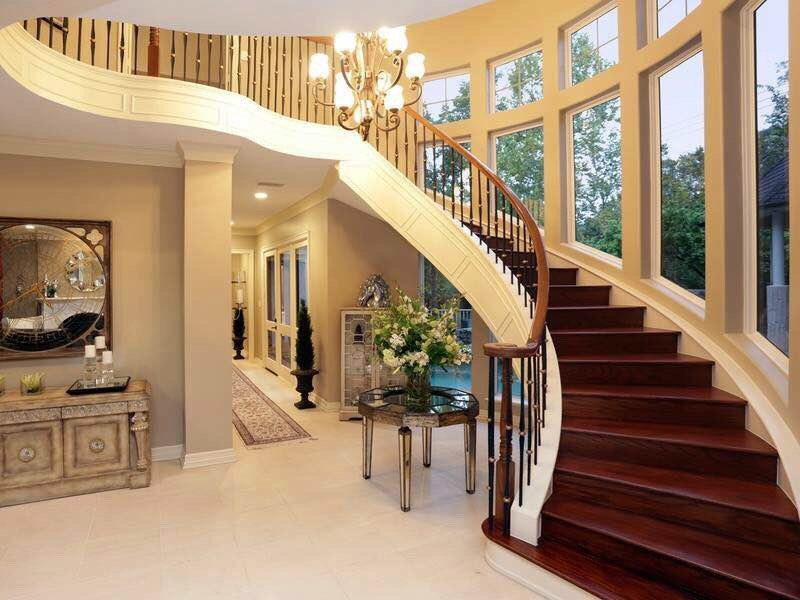 Cầu thang là nơi kết nối giữa các lầu trong căn nhà, nó phải được đặt ở nơi thoáng mát, và cung 