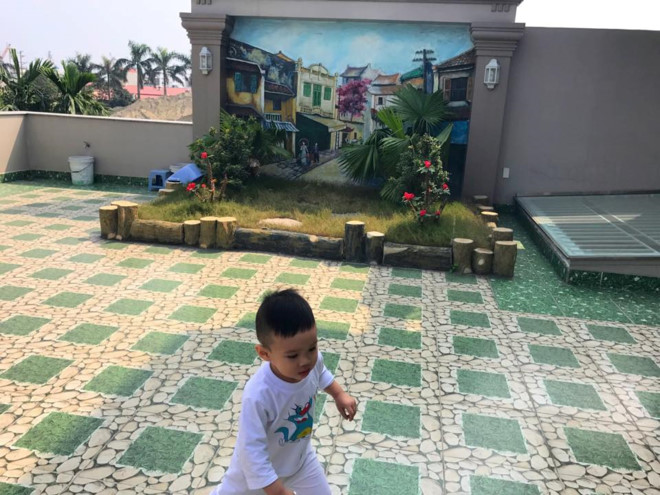 Một khoảng sân của căn biệt thự- nơi mà con trai Vy Oanh vô cùng thích thú