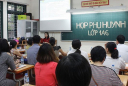 Bất ngờ bị gọi 'phụ huynh có con xếp hạng cuối' lên phát biểu, mẹ nói một câu khiến cô giáo xấu hổ