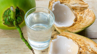 Uống nước dừa rất bổ nhưng nếu uống sai cách cũng hóa thuốc độc gây hại cơ thể