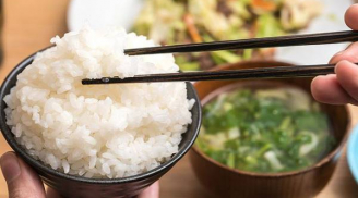 Những sai lầm tai hại khi ăn cơm gây hại sức khỏe, nhiều người vẫn mắc phải mỗi ngày
