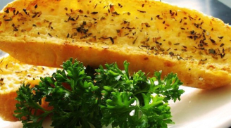Cách làm bánh mỳ bơ tỏi tại nhà thơm ngon, hấp dẫn