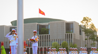 Chùm ảnh: Nghi lễ thượng cờ chào mừng Quốc khánh 2/9 ở Lăng Bác
