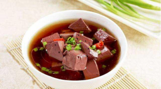 3 nhóm người không nên ăn tiết lợn, thèm đến mấy cũng chớ dại động đũa