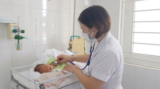 Bà dùng nứa cắt dây rốn cho cháu tại nhà, bé sơ sinh nguy kịch