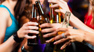 Lôi kéo, xúi giục, ép người khác uống rượu bia có thể bị phạt đến 1 triệu đồng