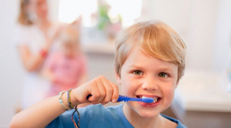Sai lầm tai hại khi đánh răng mà rất nhiều người Việt vẫn làm, mẹ nhớ nhắc bé