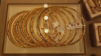 Giá vàng ngày 27/2 thế giới rơi xuống mức thấp nhất, trong nước đảo chiều tăng nhẹ