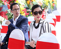 Hà Tăng sành điệu đi event với chồng đại gia
