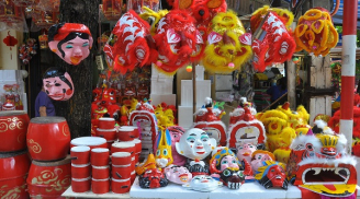 Đồ chơi Trung thu rất được ưa chuộng nhưng tiềm ẩn nguy hại cho trẻ