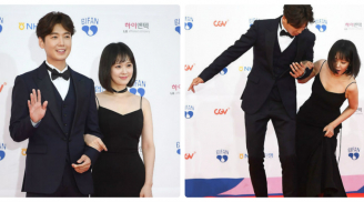 Diện đầm khoe lưng trần mượt mà, Jang Nara lại 'vồ ếch' trên thảm đỏ