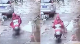Dân mạng phẫn nộ người phụ nữ đi xe máy chèn ngang qua người bé trai rồi thản nhiên bỏ đi