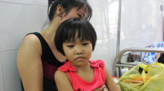 Bé gái 5 tuổi bị ung thư xương:“Con không cần sữa, con chỉ muốn gặp mẹ thôi!” khiến người lớn xót xa