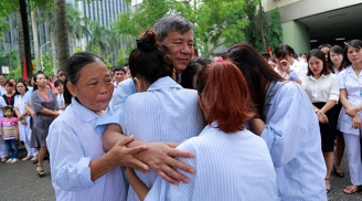 Cuộc chia tay 'hiếm có khó tìm' của GS.TS. Nguyễn Anh Trí: Hàng trăm bệnh nhân và y bác sĩ khóc nấc, nghẹn ngào