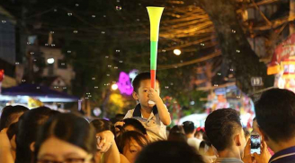 Chơi Trung Thu ở phố Hàng Mã: MỆT LẢ NGƯỜI, KHỔ NHƯ ĐI HÀNH XÁC