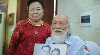 Chuyện tình của thầy Văn Như Cương và vợ: Nắm tay nhau đi hết cuộc đời, dù tuổi 80 vẫn nói 'Anh yêu em'