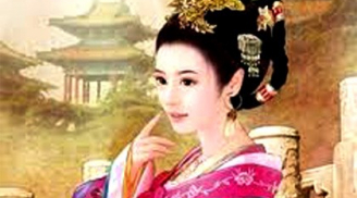 Trò 'nghiện' khỏa thân quái đản của hoàng hậu bệnh hoạn nhất lịch sử