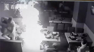 Clip: Người bố lấy thân mình che cho con gái khỏi bị bỏng khi bình ga tại nhà hàng lẩu bất ngờ phát nổ