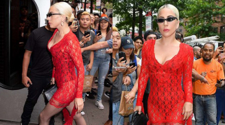 Biểu tượng thời trang Lady Gaga nổi bật trên đường phố New York với đầm ren xuyên thấu