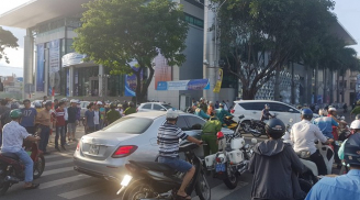 Kiều nữ lái xế sang trong tình trạng phê 'bóng cười'