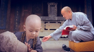 Biết chú tiểu bị mù vẫn sai đi đưa kinh thư, cao tăng âm thầm trao cho đệ tử 1 tài sản vô giá