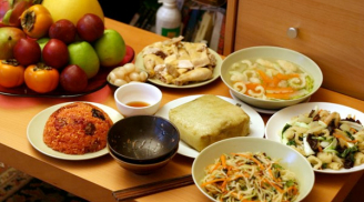 Ăn chơi ngày Tết nên nhớ những điều này để không gây tổn hại dạ dày