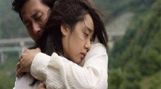 Đói quá về ăn bát cơm ở cữ mẹ dọn cho vợ, nhưng chưa kịp nuốt đã phải nhổ ra ngay